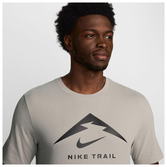 Nike Ανδρική κοντομάνικη μπλούζα Dri-FIT Trail Nike Ανδρική κοντομάνικη μπλούζα Dri-FIT Trail